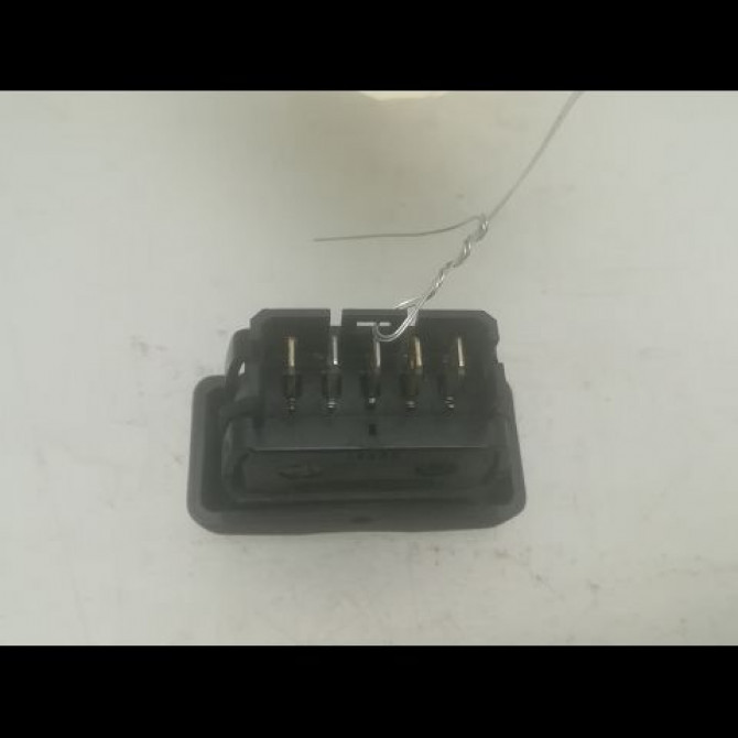 Commande lève-glace porte avant gauche occasion DACIA LOGAN I Phase 1 06-2005->06-2008 1.6 MPI 6001546816 2