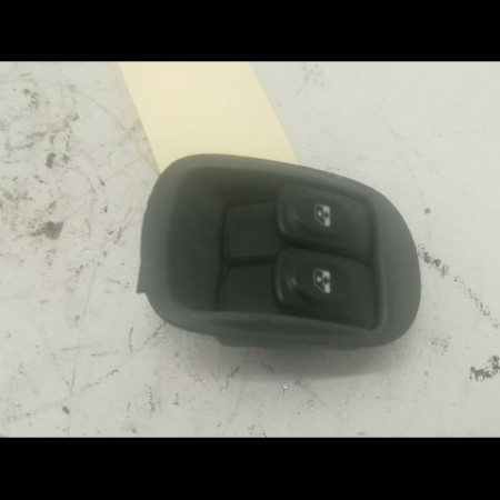 Commande lève-glace porte avant gauche occasion RENAULT MEGANE SCENIC I Phase 1 09-1996->08-1999 1.6 7700838100