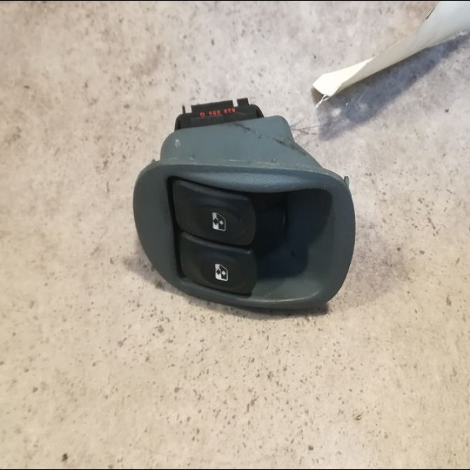 Commande lève-glace porte avant gauche occasion RENAULT SCENIC I Phase 1 09-1996->08-1999 1.6i 90ch 7700838100 1