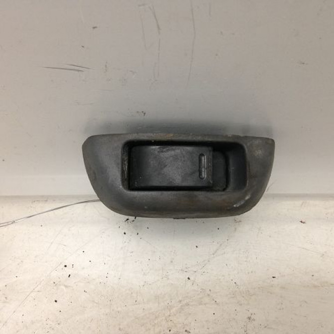 Commande lève-glace porte avant gauche occasion PEUGEOT 107 Phase 1 06-2005->12-2008 1.4 HDI 6554KZ 1