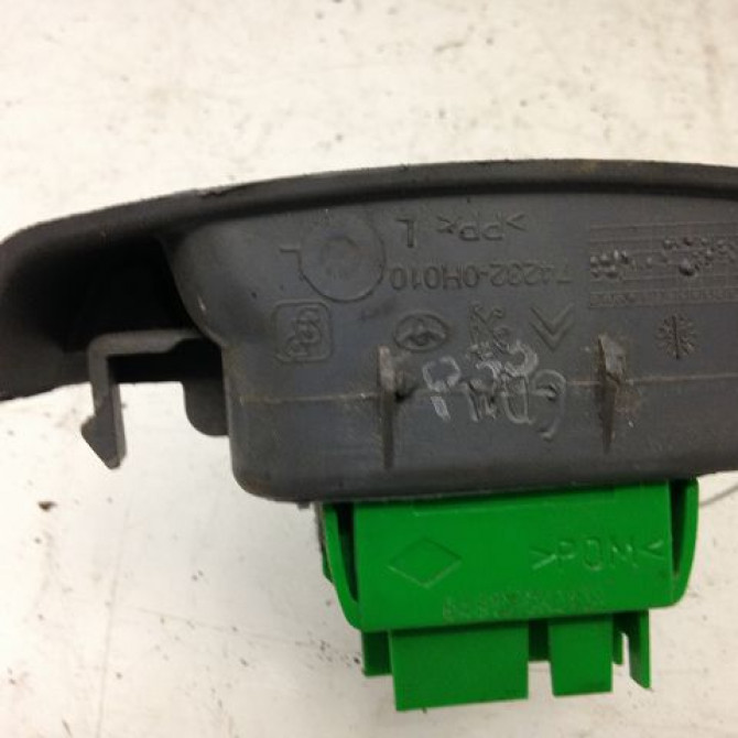 Commande lève-glace porte avant gauche occasion PEUGEOT 107 Phase 1 06-2005->12-2008 1.4 HDI 6554KZ 3