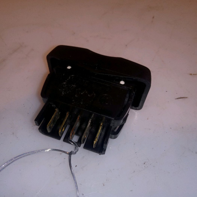 Commande lève-glace porte avant gauche occasion DACIA LOGAN I Phase 1 MCV 01-2007->10-2008 1.5 DCI 85ch 6001546816 2