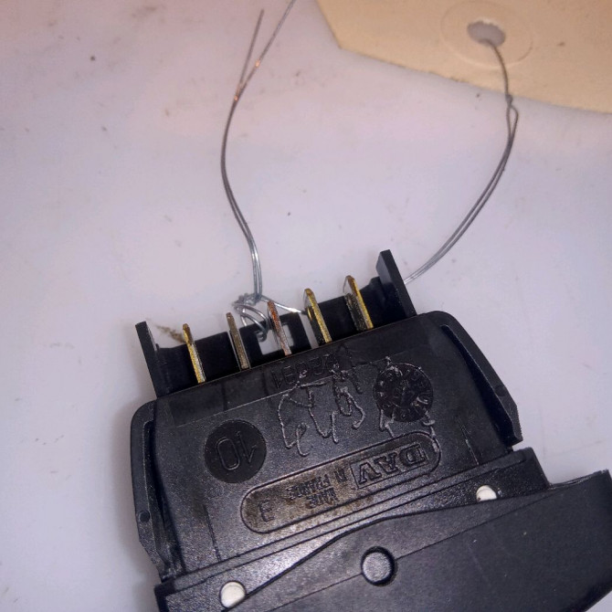 Commande lève-glace porte avant gauche occasion DACIA LOGAN I Phase 1 MCV 01-2007->10-2008 1.5 DCI 85ch 6001546816 3