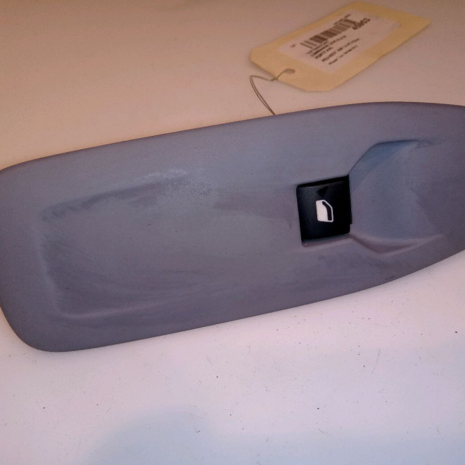 Commande lève-glace porte avant droite occasion PEUGEOT 208 208 Phase 1 2012-03-01->2015-09-30 1.6 VTI 120ch 96751115ZD 1