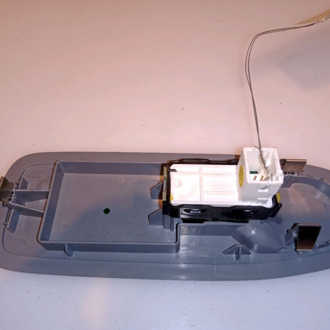 Commande lève-glace porte avant droite occasion PEUGEOT 208 208 Phase 1 2012-03-01->2015-09-30 1.6 VTI 120ch 96751115ZD 2