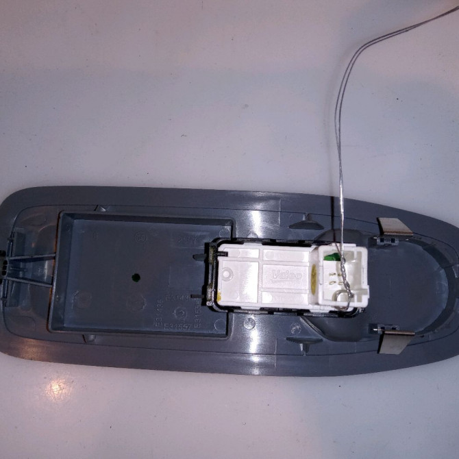 Commande lève-glace porte avant droite occasion PEUGEOT 208 208 Phase 1 2012-03-01->2015-09-30 1.6 VTI 120ch 96751115ZD 3