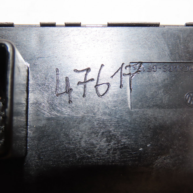 Commande lève-glace porte avant gauche occasion VOLKSWAGEN PASSAT VI Phase 1 CC 11-2011->12-2017 3