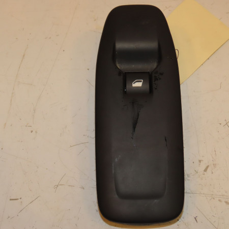 Commande lève-glace porte avant droite occasion PEUGEOT 2008 Phase 1 01-2013->... 1.2i PURETECH 110ch 96751115ZD