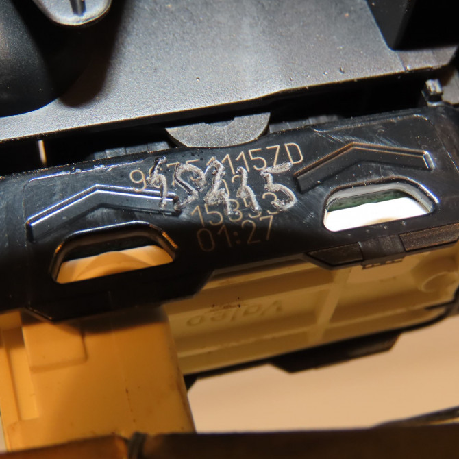 Commande lève-glace porte avant droite occasion PEUGEOT 2008 Phase 1 01-2013->... 1.2i PURETECH 110ch 96751115ZD 2