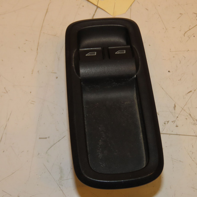 Commande lève-glace porte avant gauche occasion FORD FIESTA VI Phase 1 10-2008->11-2012 1.2i 82ch 1547740 1