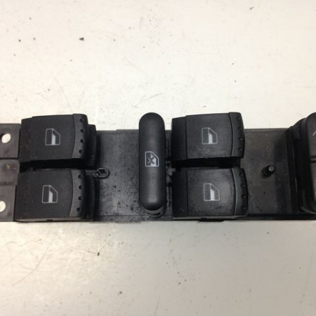 Commande lève-glace porte avant gauche occasion RENAULT SCENIC II Phase 1 03-2004->09-2006 8200315042