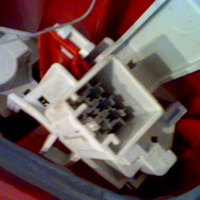 Feu arrière gauche occasion FORD FIESTA V Phase 1 09-2002->10-2005 1.3i 1709553 3