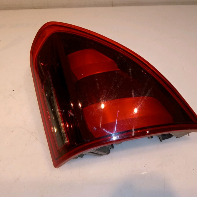 Feu arrière intérieur droit occasion PEUGEOT 2008 Phase 1 04-1995->04-1999 1.6 BlueHDI 120ch 9814757280 1