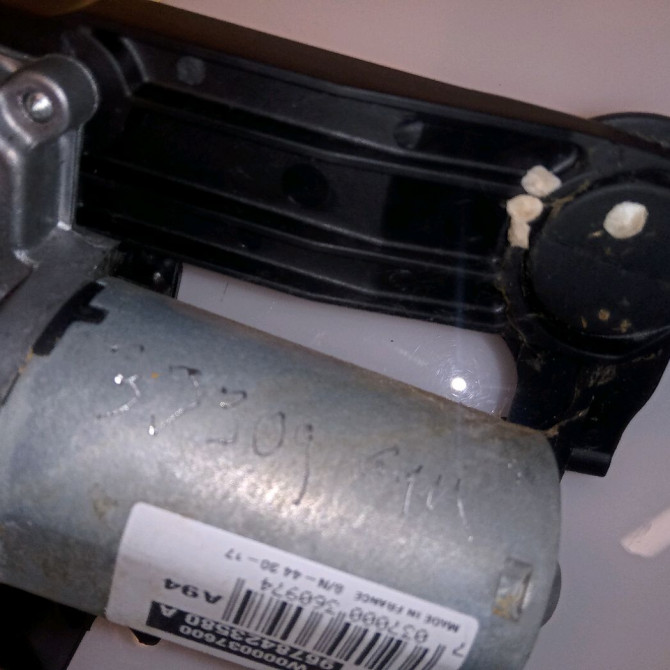 Moteur essuie-glace arrière occasion PEUGEOT 2008 Phase 1 01-2013->... 1.2i PURETECH 110ch 9678423580 3