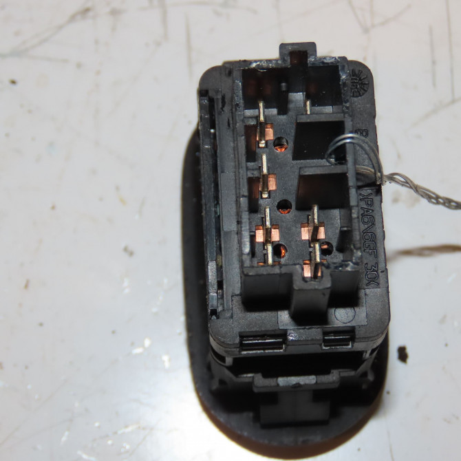 Commande lève-glace porte avant droite occasion CITROEN C3 PLURIEL I Phase 1 04-2003->09-2008 1.4 HDi 6554QX 2