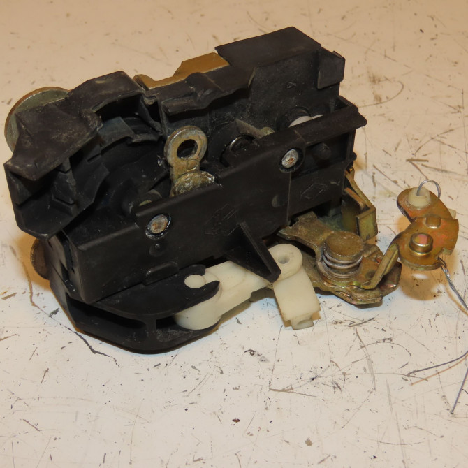 Serrure porte ard occasion RENAULT CLIO I Phase 1 06-1990->03-1994 1.1 7701031779 1