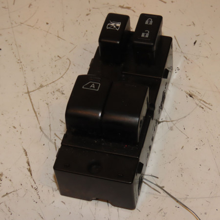 Commande lève-glace porte avant gauche occasion NISSAN MICRA IV Phase 1 11-2010->12-2013 1.2i 80ch 254011HB0C