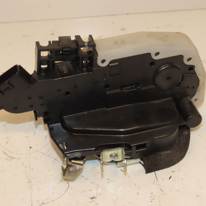 Serrure porte arg occasion NISSAN MICRA IV Phase 1 11-2010->12-2013 1.2i 80ch 825011HH0C 1