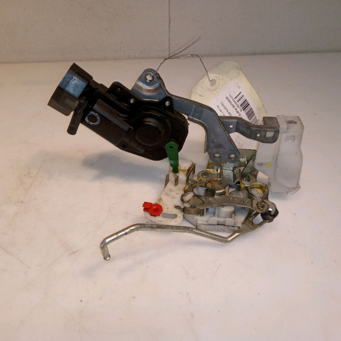 Serrure porte avg occasion TOYOTA AYGO I Phase 2 01-2009->06-2012 1.0 VVTI 690400H020 1