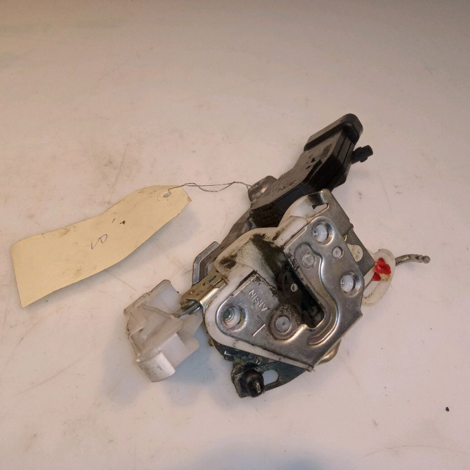 Serrure porte avg occasion TOYOTA AYGO I Phase 2 01-2009->06-2012 1.0 VVTI 690400H020 2