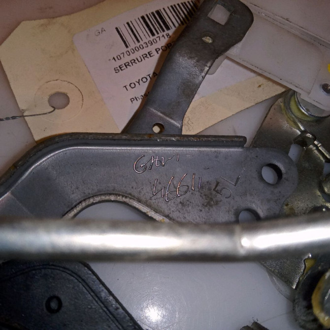 Serrure porte avg occasion TOYOTA AYGO I Phase 2 01-2009->06-2012 1.0 VVTI 690400H020 3