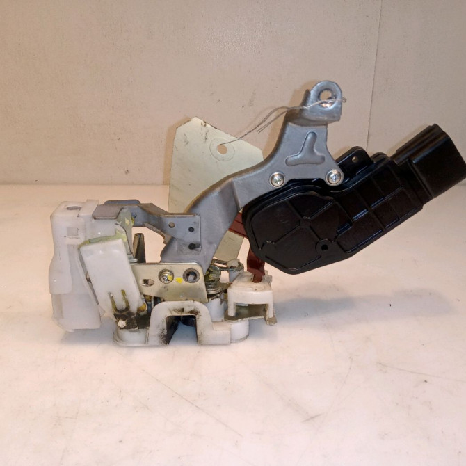 Serrure porte arg occasion TOYOTA AYGO I Phase 2 01-2009->06-2012 1.0 VVTI 690600H011 1