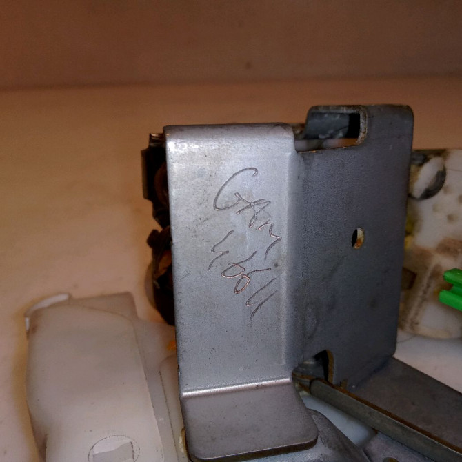 Serrure porte arg occasion TOYOTA AYGO I Phase 2 01-2009->06-2012 1.0 VVTI 690600H011 3