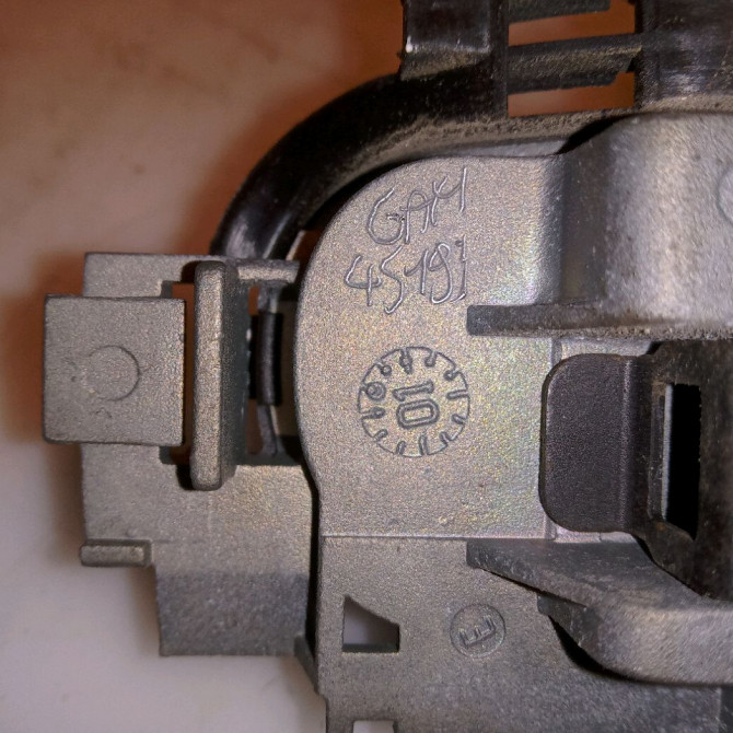 Poignee ext porte avg occasion AUDI A4 II 8E1837207 3