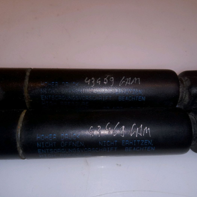 Verin droit hayon occasion VOLKSWAGEN GOLF III Phase 1 04-1995->04-1999 1.8i 75ch 1E0827550B 2