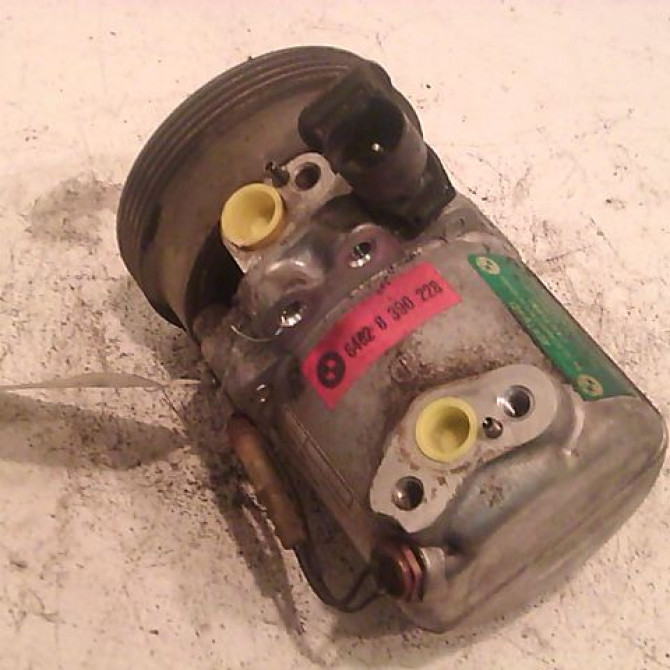 Compresseur air conditionne occasion B.M.W. SERIE 3 III Phase 1 01-1991->04-1998 64528390228 3