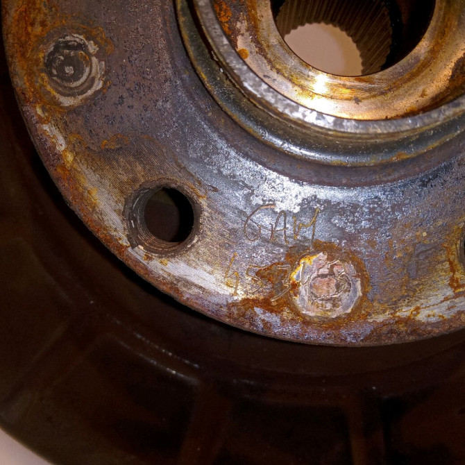 Moyeu avg occasion VOLKSWAGEN GOLF V 5K0498621A 3