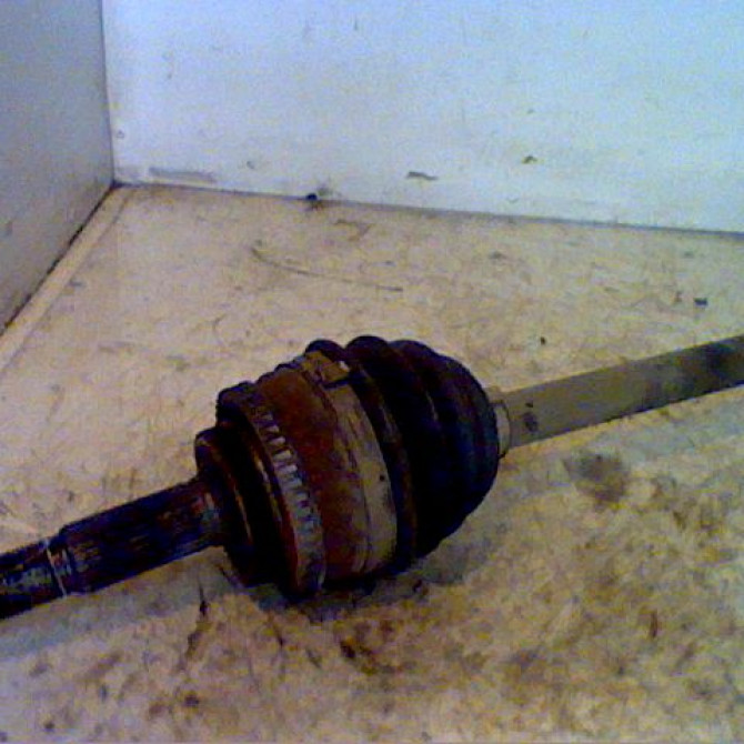 Transmission avant droite occasion TOYOTA YARIS I Phase 2 03-2003->12-2005 65 VVTI 434100D020 2