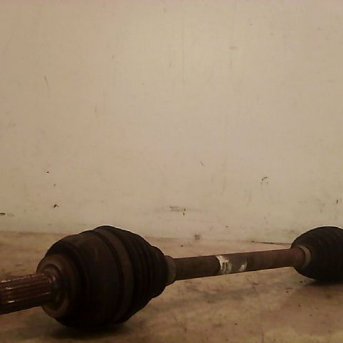 Transmission avant gauche occasion RENAULT CLIO III Phase 2 03-2009->12-2014 1.2i 16v 65ch 8200341698 1