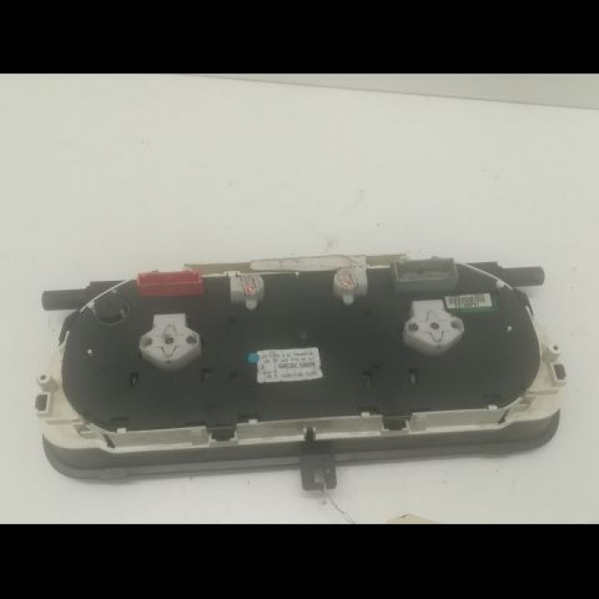 Compteur occasion RENAULT LAGUNA II Phase 1 11-2000->03-2005 1.9 DCI 120ch 8200417831 2