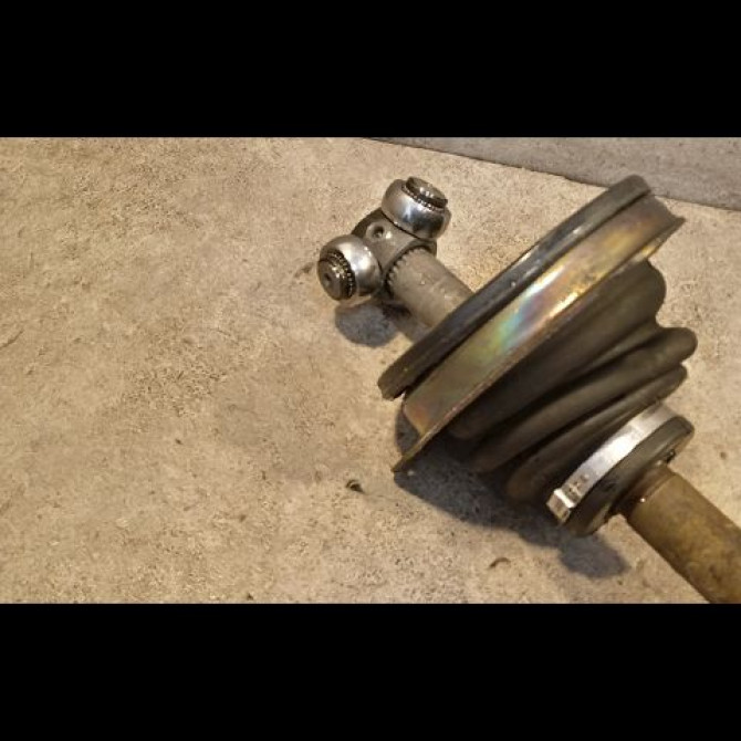 Transmission avant gauche occasion RENAULT EXPRESS Phase 1 11-1985->09-1994 1.6 D 8200323960 3