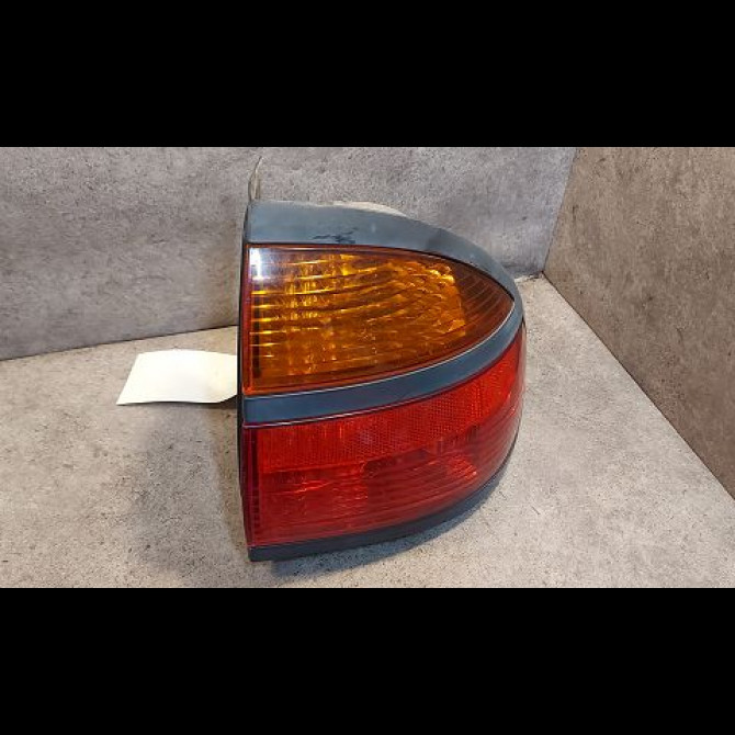 Feu arrière droit occasion RENAULT LAGUNA I 7700420123 1
