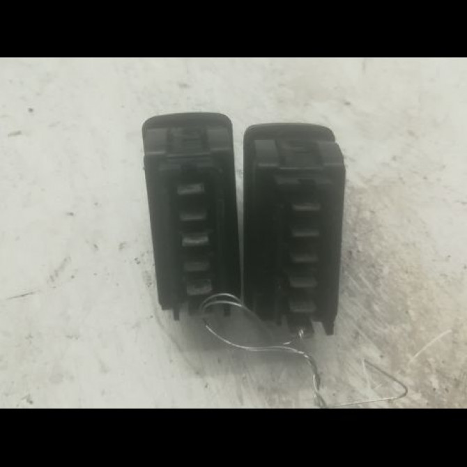 Commande lève-glace porte avant gauche occasion RENAULT MEGANE I Phase 1 11-1995->03-1999 1.9 DTI 7700838099 2