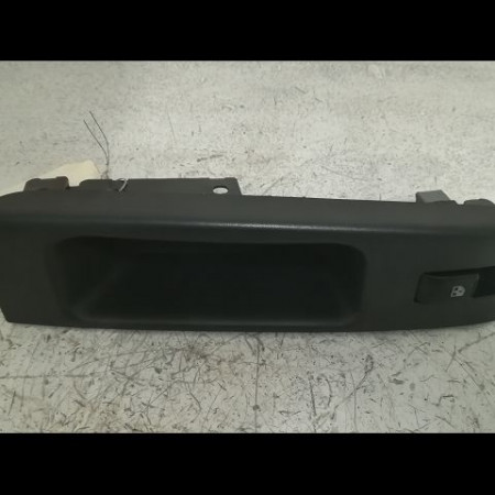 Commande lève-glace porte avant droite occasion CHEVROLET SPARK Phase 1 01-2010->09-2012 1.0i 16v 68ch 95015361