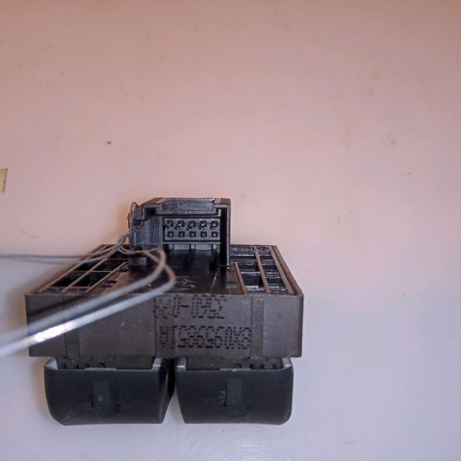 Commande lève-glace porte avant gauche occasion AUDI A1 Phase 1 06-2010->03-2015 1.2 TFSI 86ch 8X0959851A5PR 3