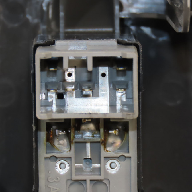 Commande lève-glace porte avant droite occasion CHEVROLET SPARK Phase 1 01-2010->09-2012 95015361 4