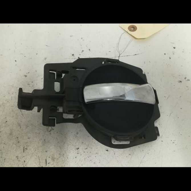 Poignee int porte avg occasion CITROEN C2 Phase 1 09-2003->10-2008 1.1i 9143N1 1