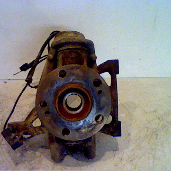 Moyeu avd occasion RENAULT MEGANE II Phase 1 09-2003->12-2005 402109697R 1