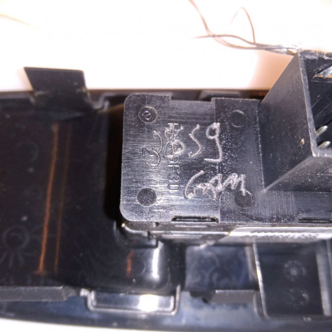 Commande lève-glace porte avant droite occasion CITROEN C6 Phase 1 12-2005->03-2013 2.2 HDI 170ch 3