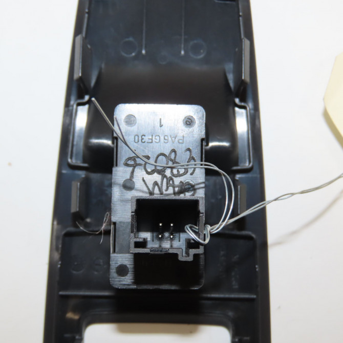 Commande leve-glace porte arrière droite occasion CITROEN C6 Phase 1 12-2005->03-2013 2.2 HDI 170ch 3