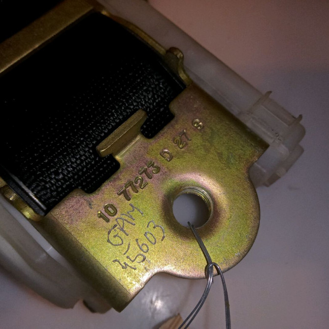 Ceinture arrière gauche occasion OPEL CORSA II Phase 2 04-1997->10-2000 1.2i 90444265 3