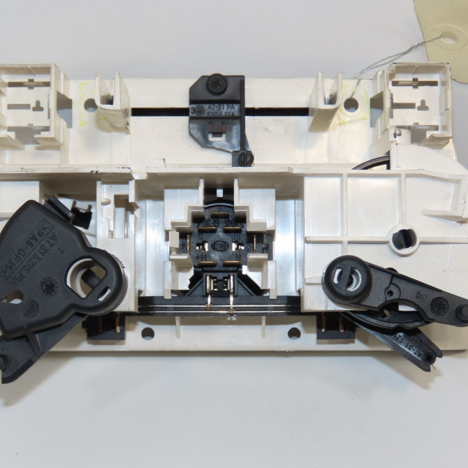 Commande de chauffage occasion OPEL CORSA II Phase 1 03-1993->04-1997 1.4i 8v 60ch 9198553 2