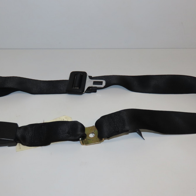 Ceinture centrale arriere occasion OPEL CORSA II Phase 1 03-1993->04-1997 1.4i 8v 60ch 90444266 1