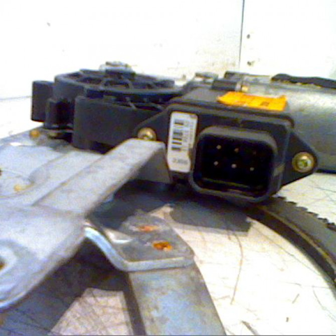 Mecanisme+moteur leve-glace avg occasion OPEL CORSA II Phase 2 04-1997->10-2000 1.7 D 90444379 2