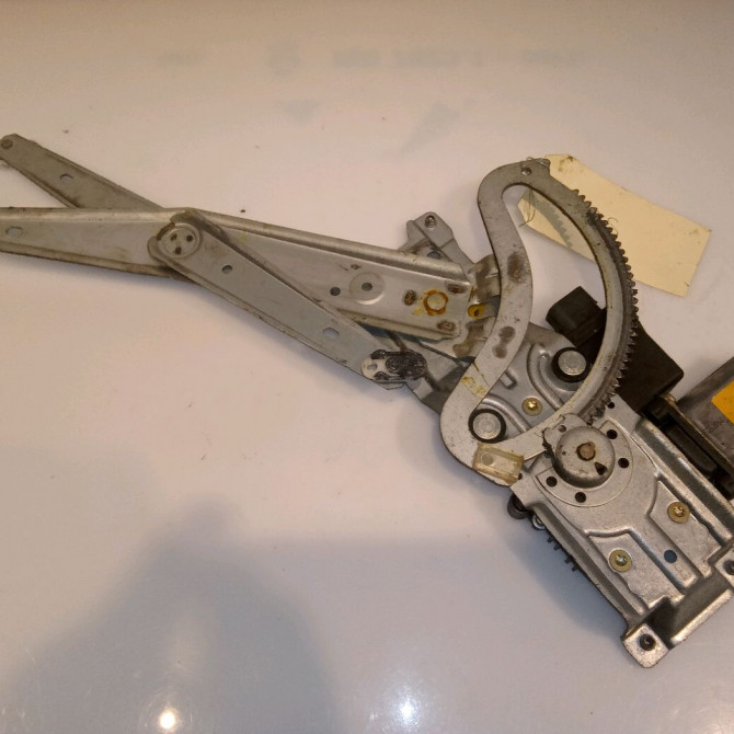 Mecanisme+moteur leve-glace avg occasion OPEL CORSA II Phase 2 04-1997->10-2000 1.2i 90444379 2