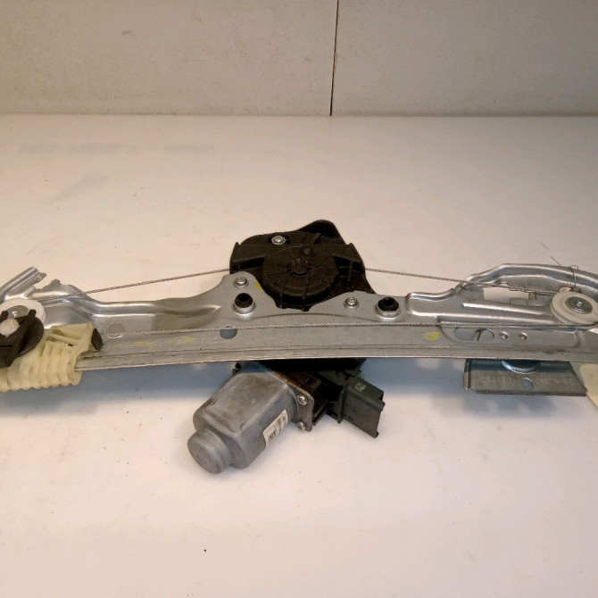 Mecanisme+moteur leve-glace ard occasion RENAULT MEGANE IV Phase 1 12-2015->... 1.5 DCi 115ch 827209091R 2